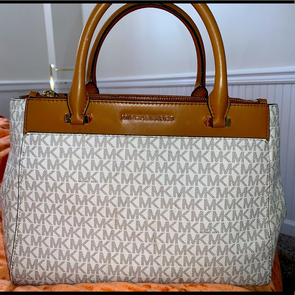 MICHAEL KHORS WHITE HANDBAG